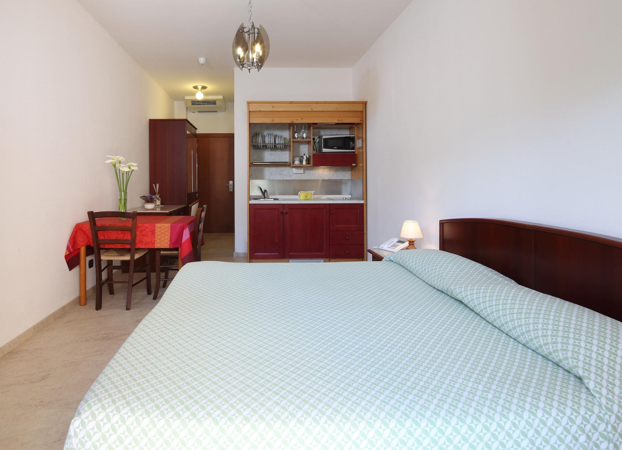 Residence Hotel Kriss Deiva Marina Dış mekan fotoğraf