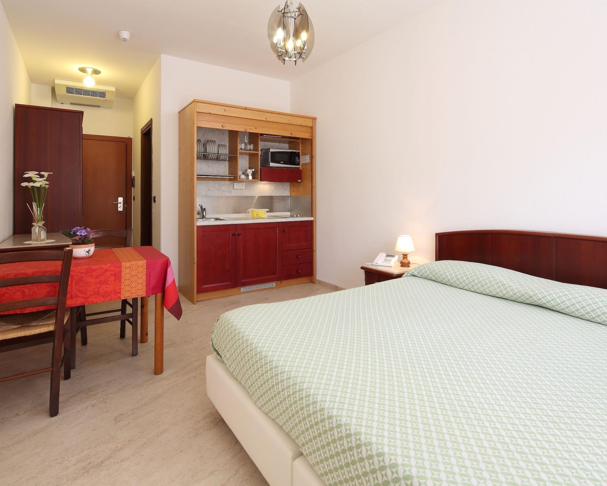 Residence Hotel Kriss Deiva Marina Dış mekan fotoğraf