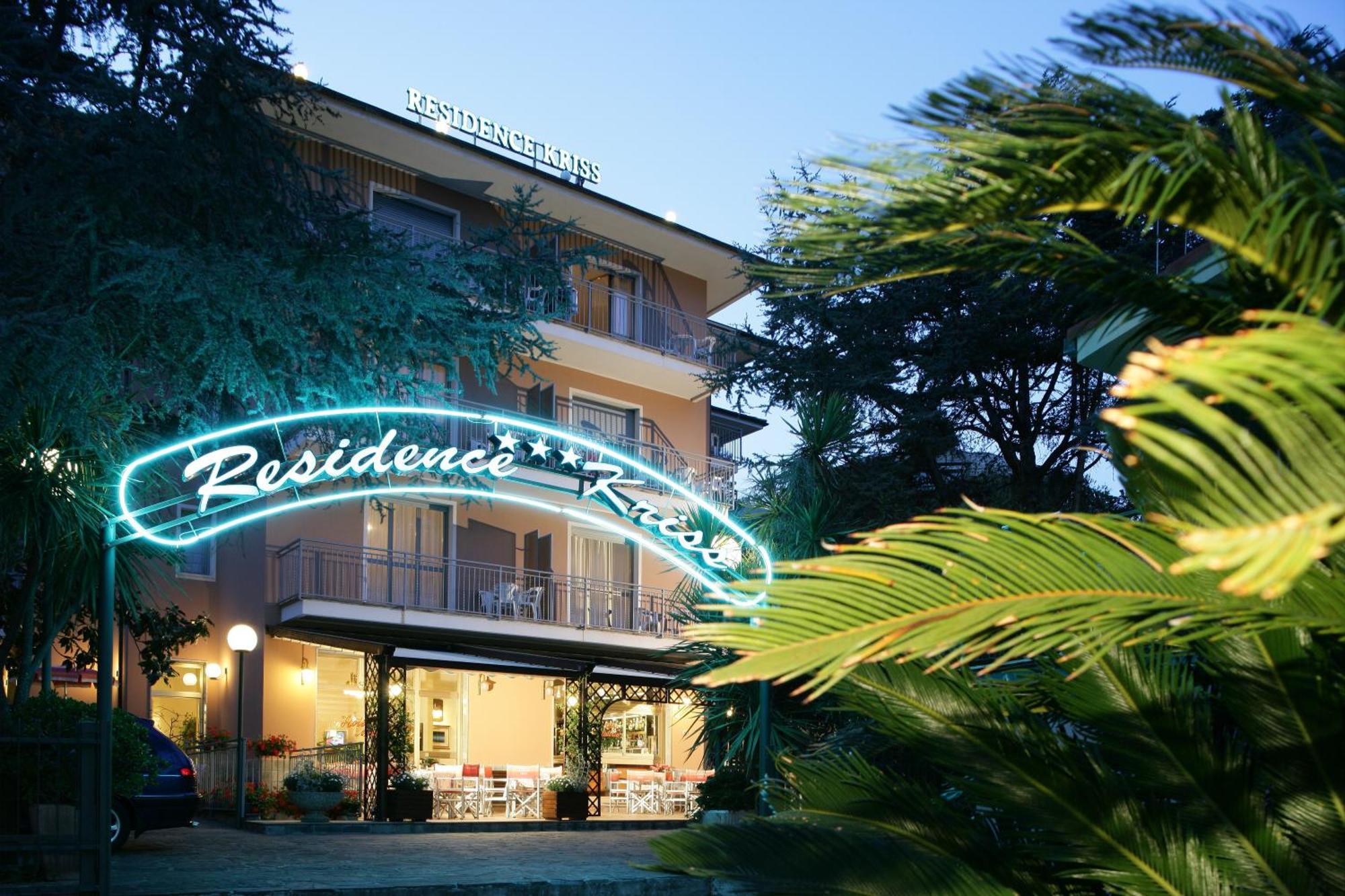 Residence Hotel Kriss Deiva Marina Dış mekan fotoğraf