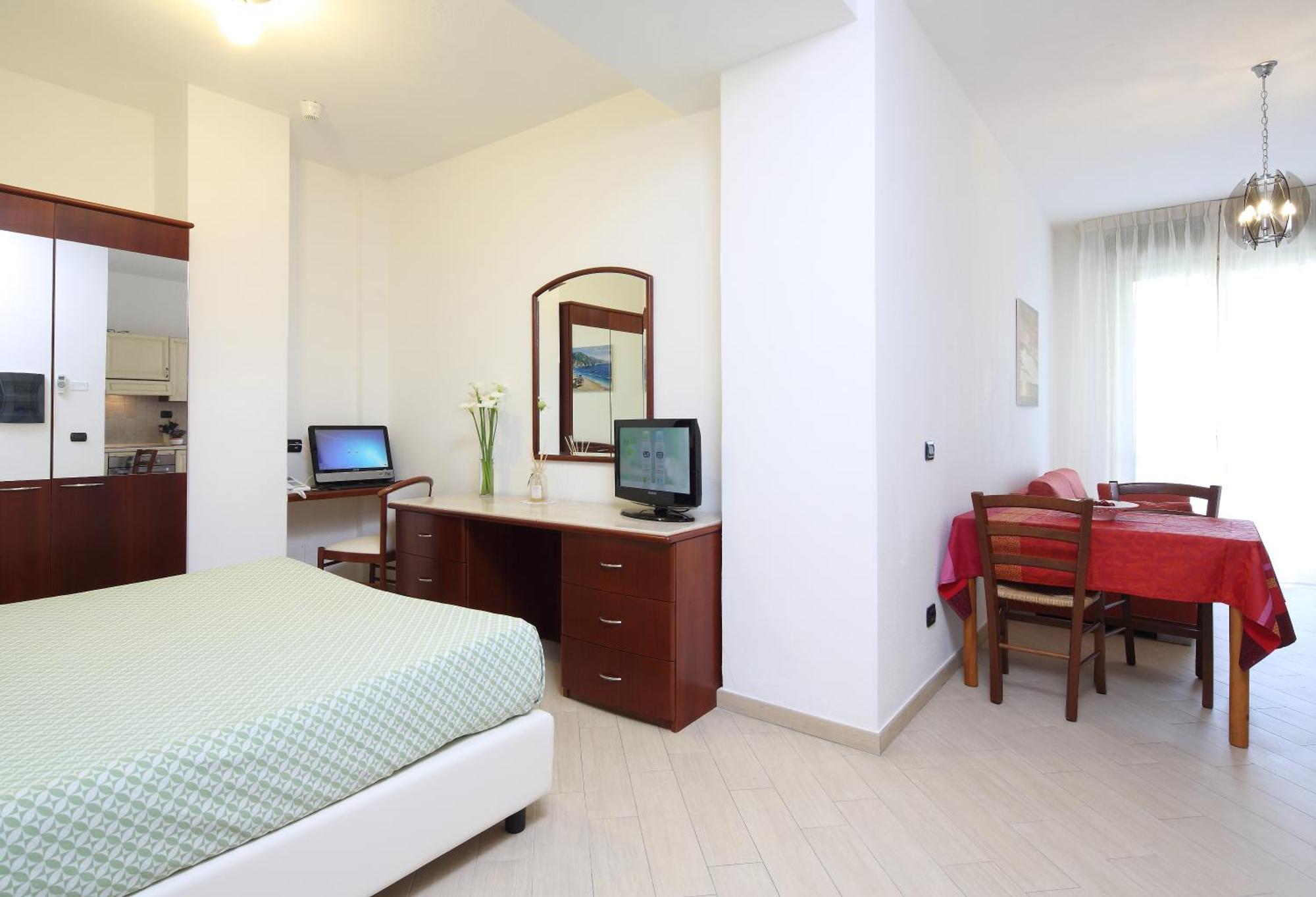 Residence Hotel Kriss Deiva Marina Dış mekan fotoğraf