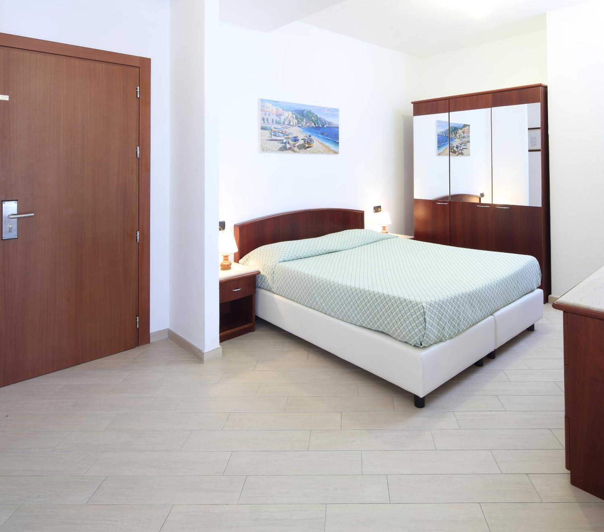 Residence Hotel Kriss Deiva Marina Dış mekan fotoğraf