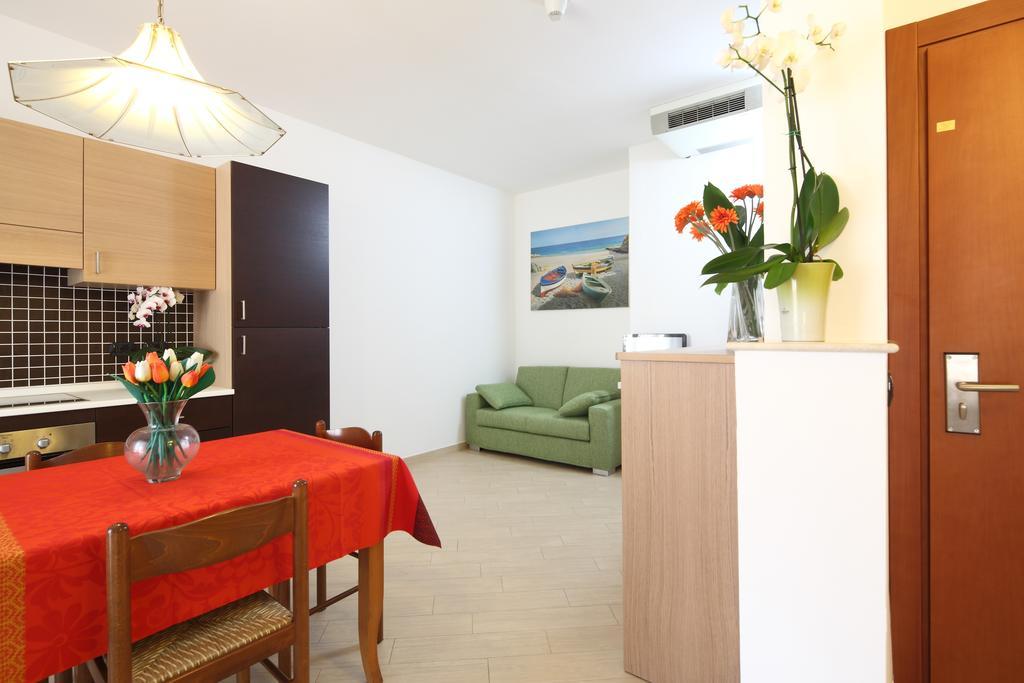 Residence Hotel Kriss Deiva Marina Dış mekan fotoğraf