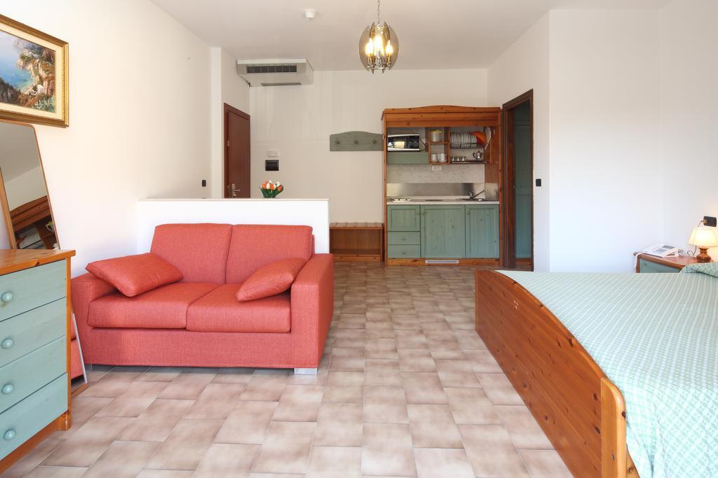 Residence Hotel Kriss Deiva Marina Dış mekan fotoğraf