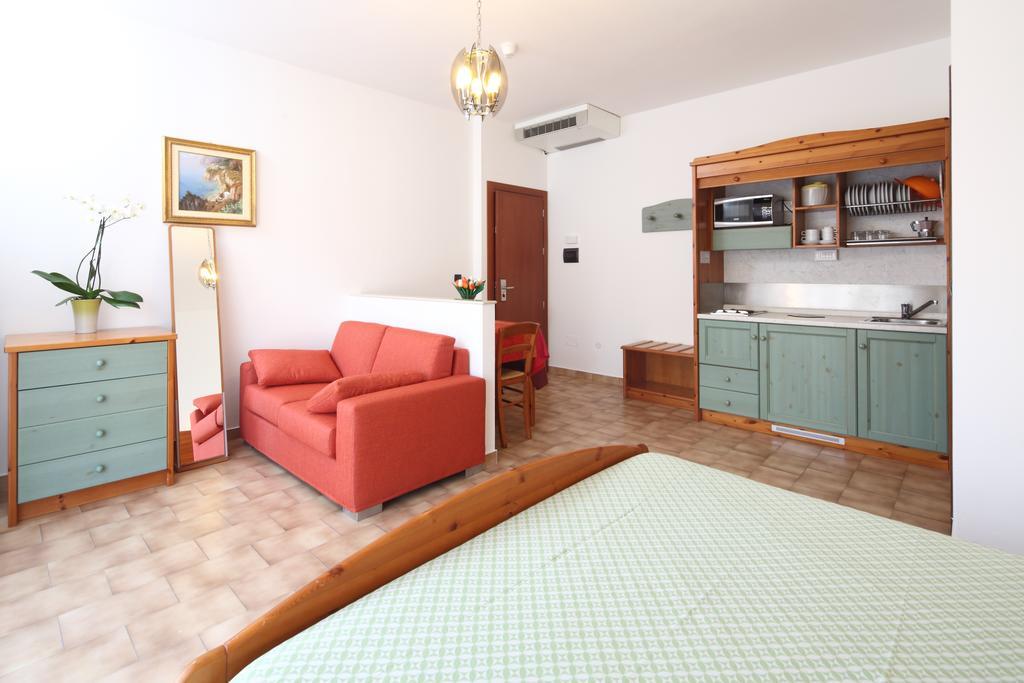 Residence Hotel Kriss Deiva Marina Dış mekan fotoğraf