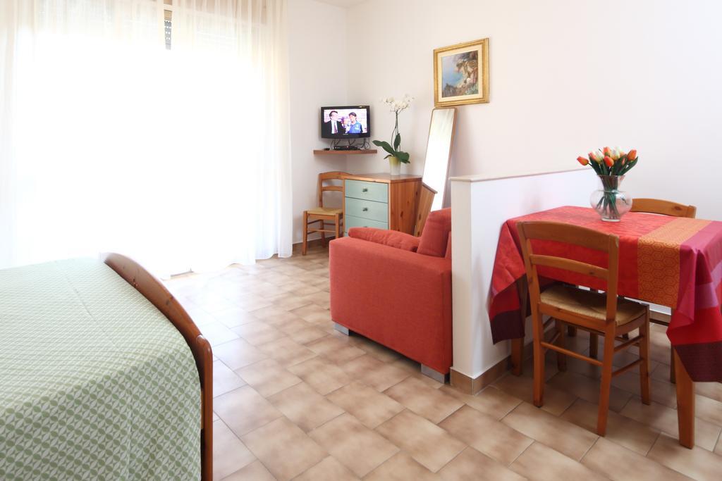 Residence Hotel Kriss Deiva Marina Dış mekan fotoğraf