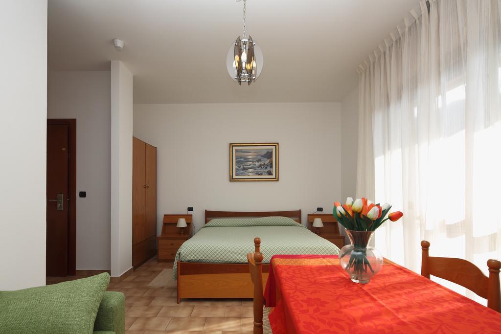 Residence Hotel Kriss Deiva Marina Dış mekan fotoğraf