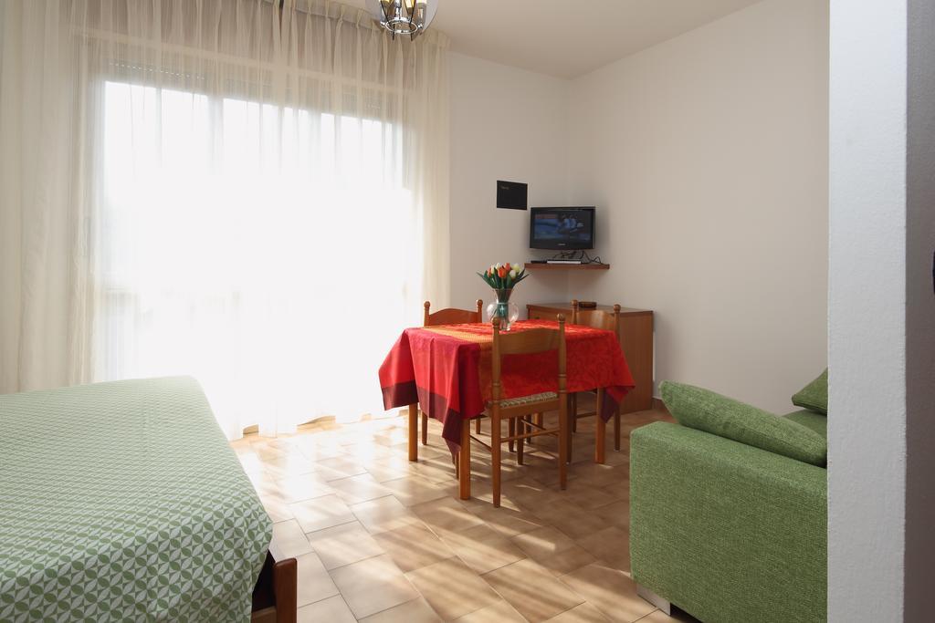 Residence Hotel Kriss Deiva Marina Dış mekan fotoğraf