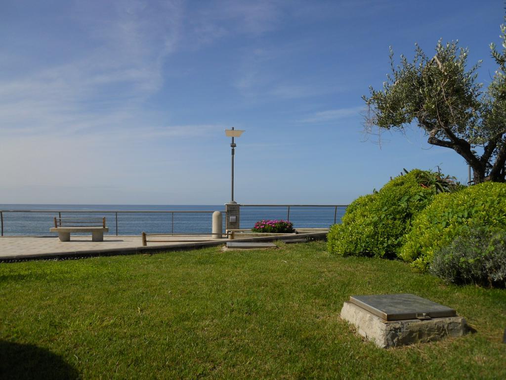 Residence Hotel Kriss Deiva Marina Dış mekan fotoğraf