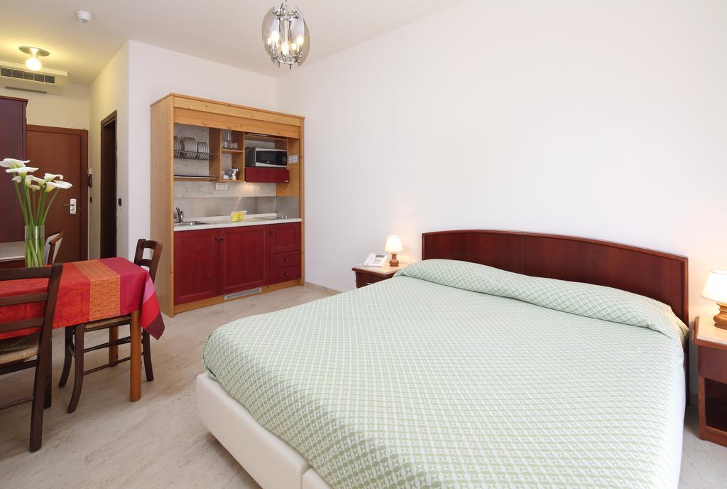 Residence Hotel Kriss Deiva Marina Dış mekan fotoğraf