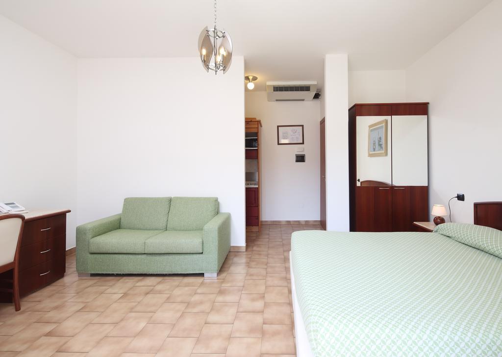 Residence Hotel Kriss Deiva Marina Dış mekan fotoğraf